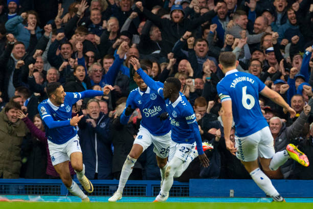 于决策者形 于决策者形